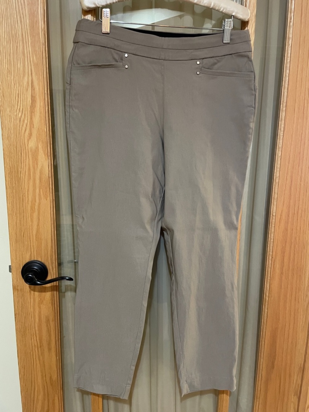 Violets & Roses Taupe tan pull on ankle pants size 10/30 stretch